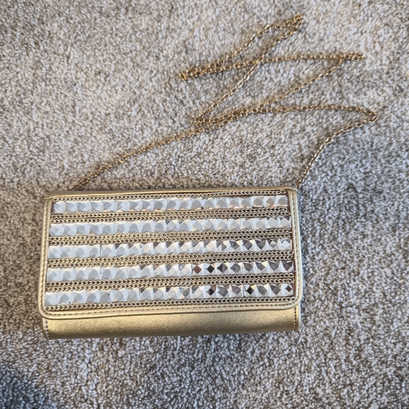 Rhinestone Front Closing Clutch Purse with Chain, Pale Gold. - Picture 4 of 9